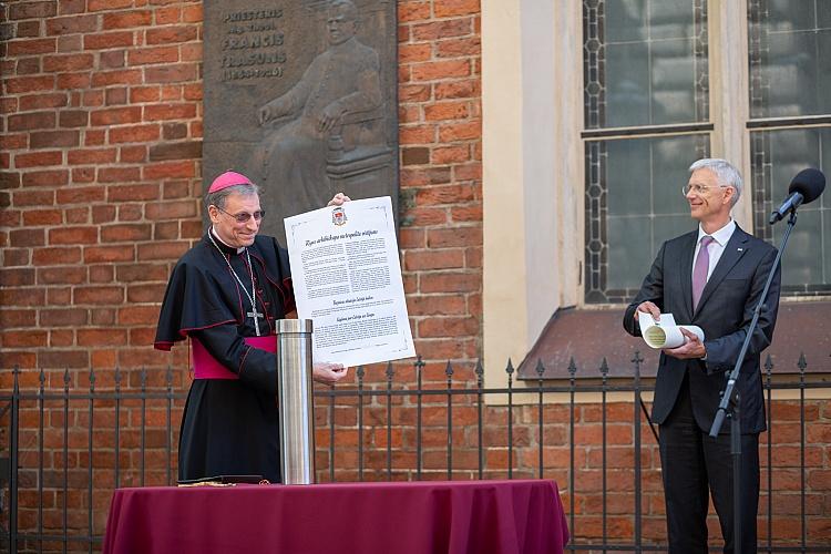 Sv. Jēkaba katedrāles torņa atjaunotā gaiļa svinīgās uzstādīšanas pasākums