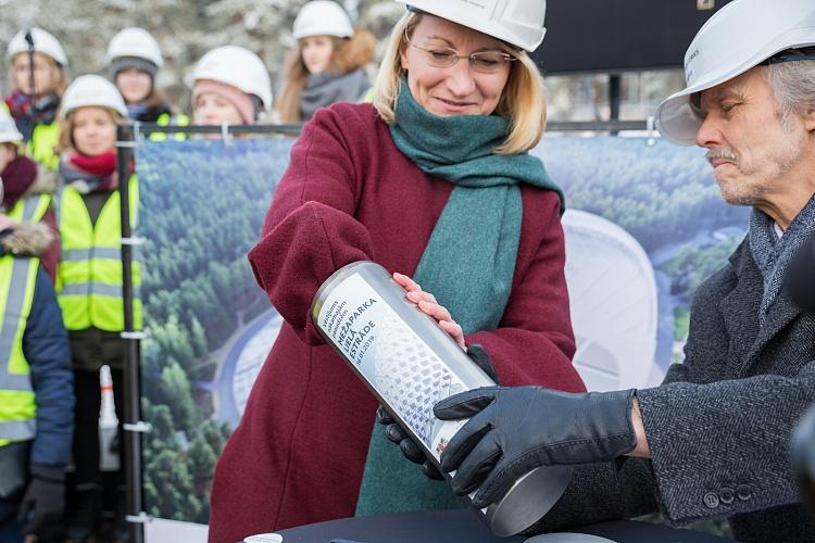 Mežaparka Lielās estrādes kapsulas nākamajām paaudzēm iebetonēšanas pasākums