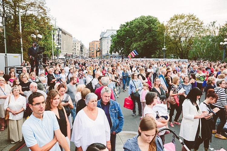 Svinīgais notikums „Baltijas ceļam 30” pie Brīvības pieminekļa