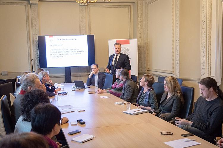 Diskusijā par kultūrpolitikas nostādnēm