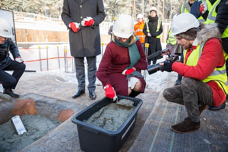 Mežaparka Lielās estrādes kapsulas nākamajām paaudzēm iebetonēšanas pasākums