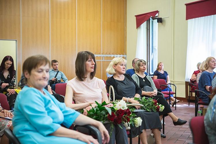 Pateicības rakstu pasniegšana muzeju speciālistiem, kuri muzeju jomā strādā 25 gadus