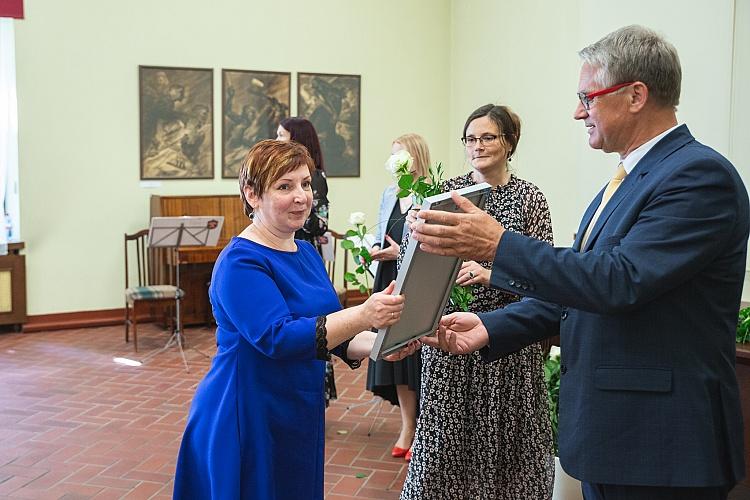 Pateicības rakstu pasniegšana muzeju speciālistiem, kuri muzeju jomā strādā 25 gadus