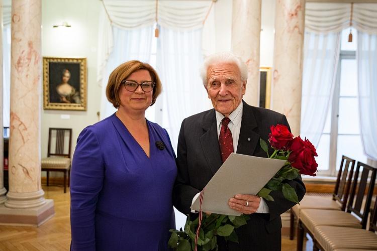 KM Atzinības rakstu pasniegšanas ceremonija.