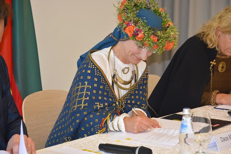 Baltijas valstu kultūras ministri paraksta līgumu par Baltijas valstu komiteju Dziesmu un deju svētku tradīcijas saglabāšanai un attīstībai