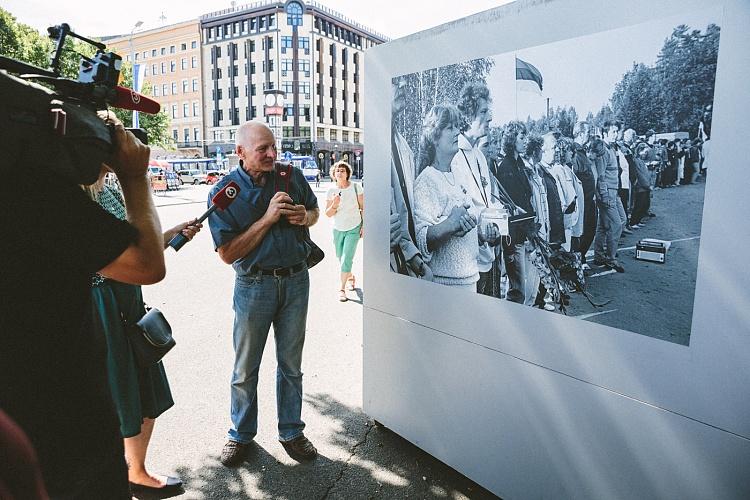 Fotoizstādes “Akcija “Baltijas ceļš 1989”. Veltījums akcijas 30. gadadienā” atklāšana