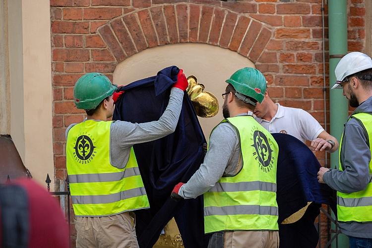 Sv. Jēkaba katedrāles torņa atjaunotā gaiļa svinīgās uzstādīšanas pasākums