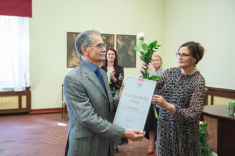 Pateicības rakstu pasniegšana muzeju speciālistiem, kuri muzeju jomā strādā 25 gadus