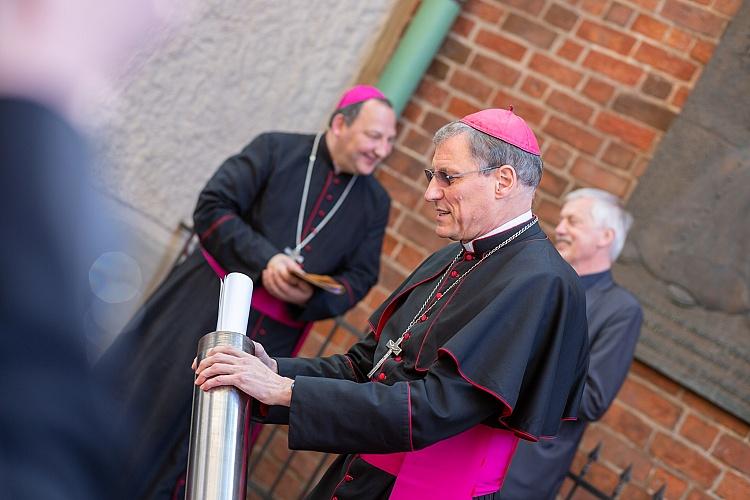 Sv. Jēkaba katedrāles torņa atjaunotā gaiļa svinīgās uzstādīšanas pasākums