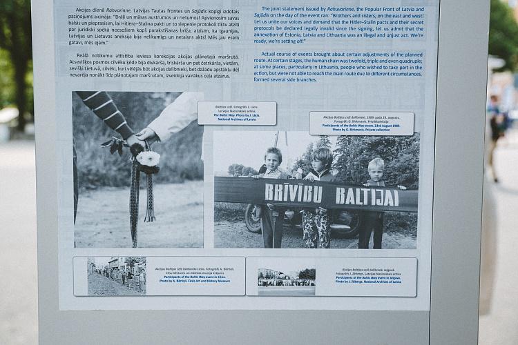 Fotoizstādes “Akcija “Baltijas ceļš 1989”. Veltījums akcijas 30. gadadienā” atklāšana