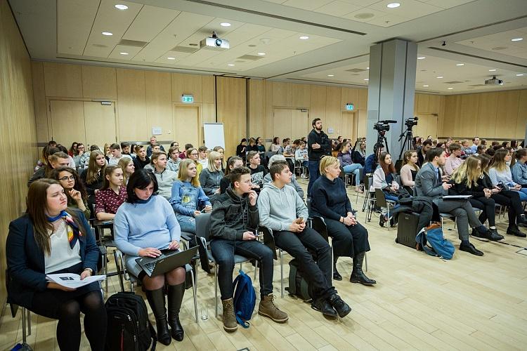 Forums jauniešiem „Es esmu internetā! Es piedalos”