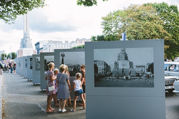 Fotoizstādes “Akcija “Baltijas ceļš 1989”. Veltījums akcijas 30. gadadienā” atklāšana