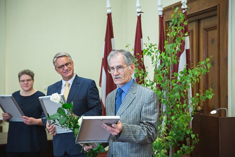 Pateicības rakstu pasniegšana muzeju speciālistiem, kuri muzeju jomā strādā 25 gadus