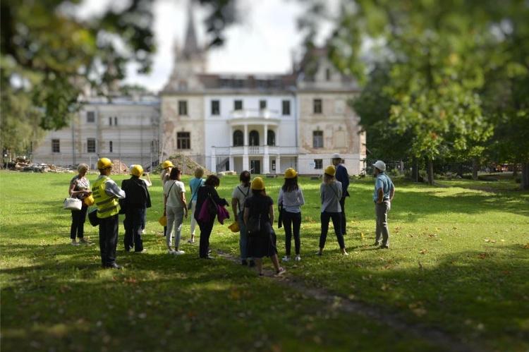 Alūksnē tiekas ERAF atbalstīto kultūras un dabas mantojuma atjaunošanas projektu īstenotāji