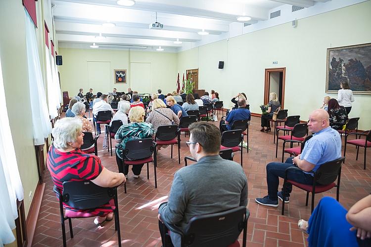 Pateicības rakstu pasniegšana muzeju speciālistiem, kuri muzeju jomā strādā 25 gadus