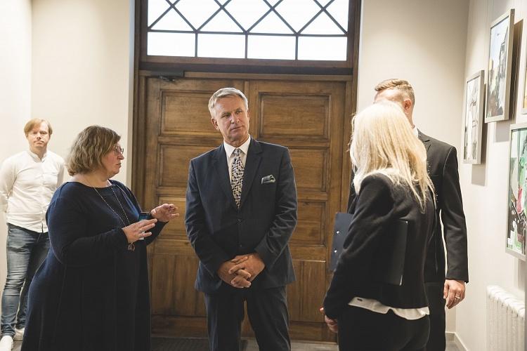 Kultūras ministrs apmeklē Liepājas Mūzikas, mākslas un dizaina vidusskolu