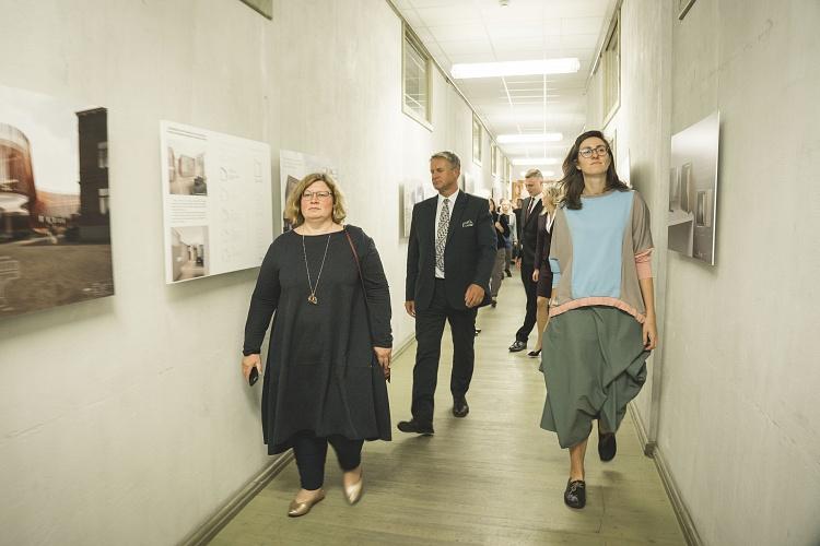 Kultūras ministrs apmeklē Liepājas Mūzikas, mākslas un dizaina vidusskolu