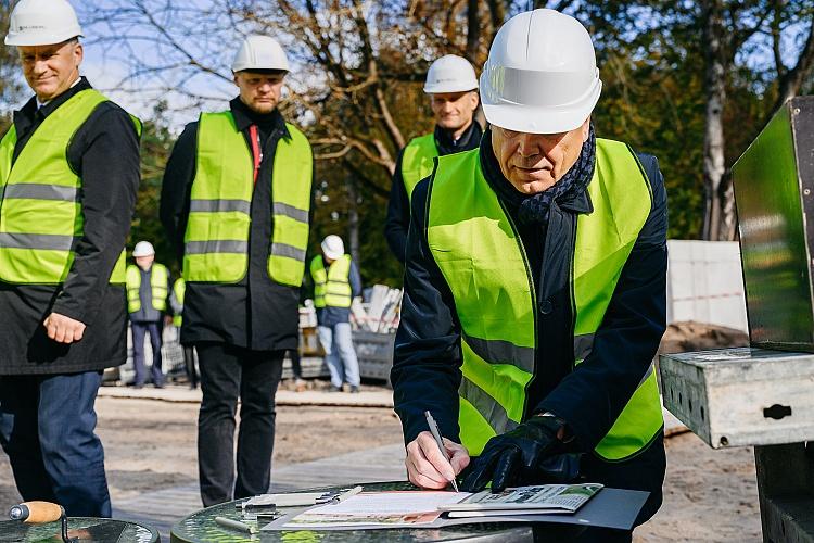 Koncertdārza "Pūt, vējiņi" pamatakmens ielikšanas svinīgais pasākums