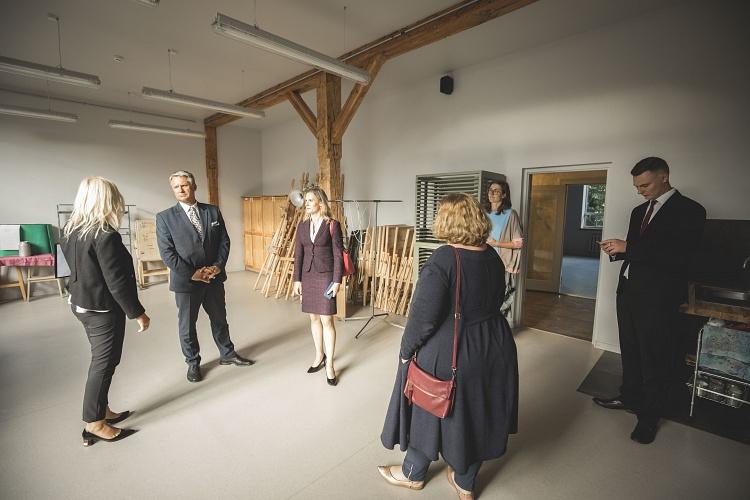 Kultūras ministrs apmeklē Liepājas Mūzikas, mākslas un dizaina vidusskolu