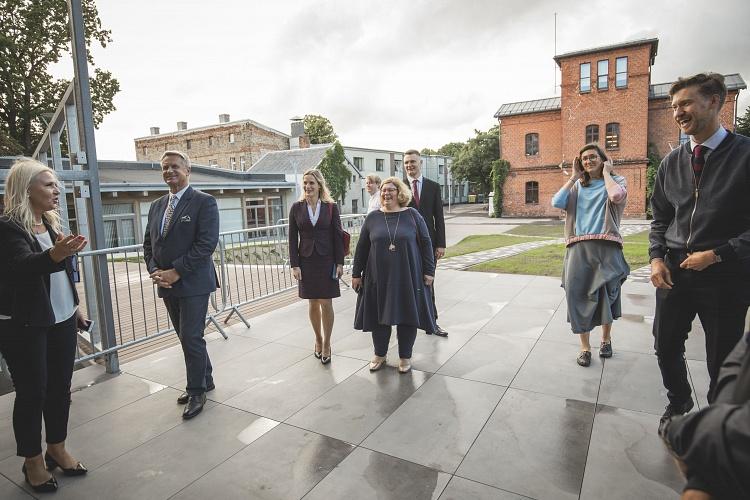 Kultūras ministrs apmeklē Liepājas Mūzikas, mākslas un dizaina vidusskolu