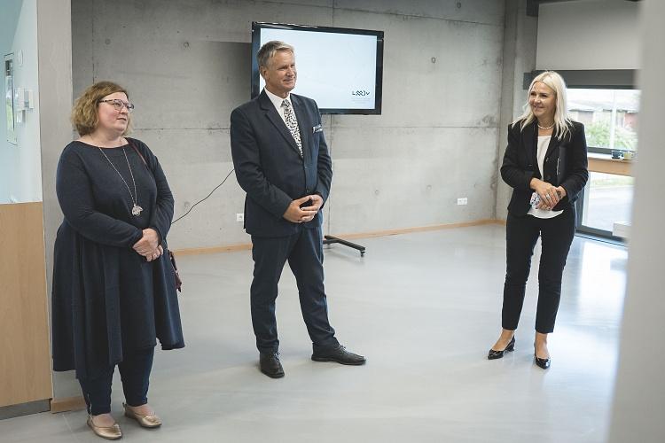 Kultūras ministrs apmeklē Liepājas Mūzikas, mākslas un dizaina vidusskolu
