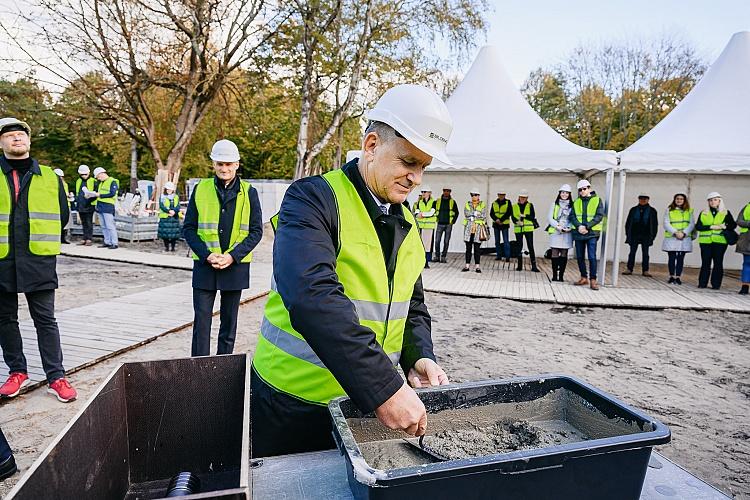 Koncertdārza "Pūt, vējiņi" pamatakmens ielikšanas svinīgais pasākums