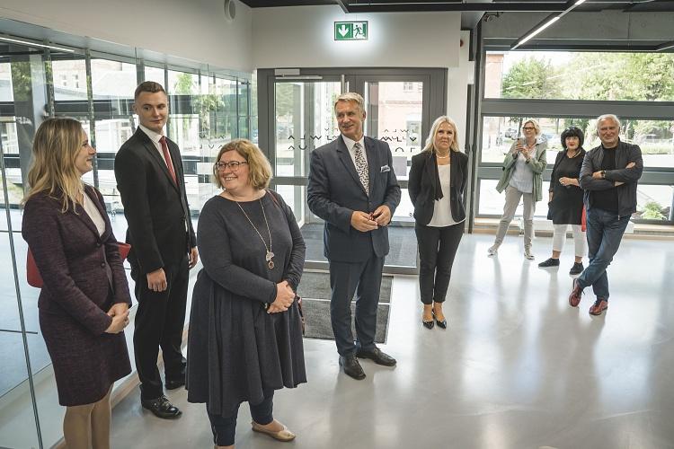 Kultūras ministrs apmeklē Liepājas Mūzikas, mākslas un dizaina vidusskolu
