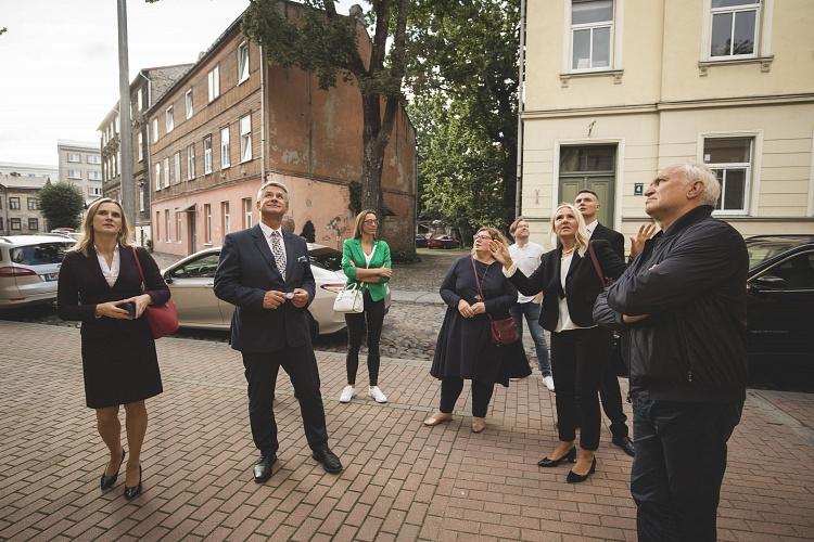 Kultūras ministrs apmeklē Liepājas Mūzikas, mākslas un dizaina vidusskolu