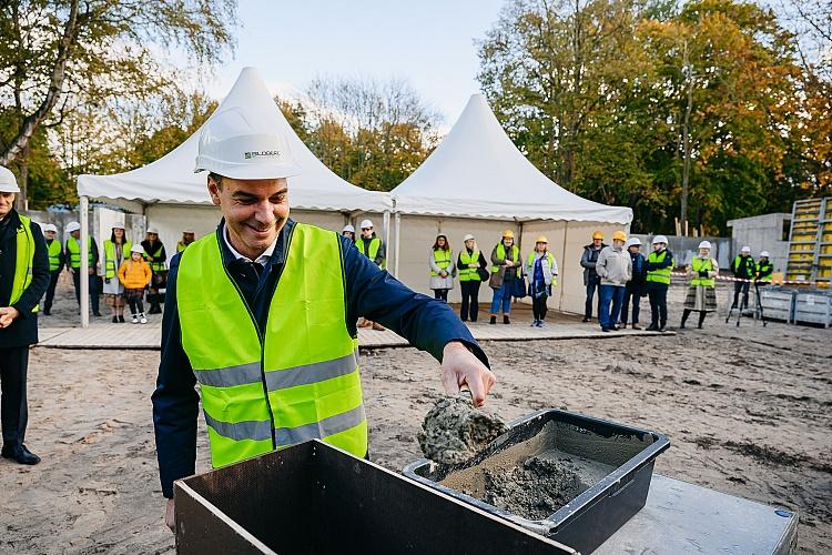 Koncertdārza "Pūt, vējiņi" pamatakmens ielikšanas svinīgais pasākums