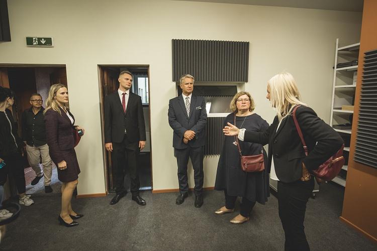 Kultūras ministrs apmeklē Liepājas Mūzikas, mākslas un dizaina vidusskolu
