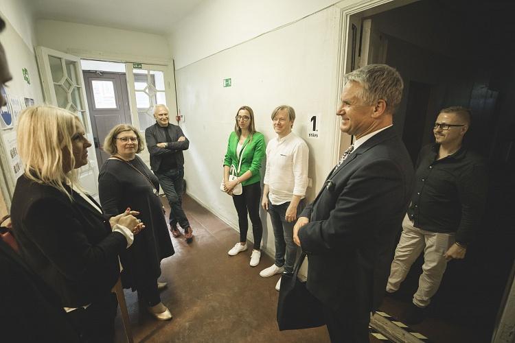 Kultūras ministrs apmeklē Liepājas Mūzikas, mākslas un dizaina vidusskolu