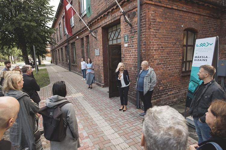 Kultūras ministrs apmeklē Liepājas Mūzikas, mākslas un dizaina vidusskolu