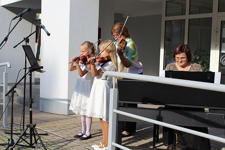 Kultūras ministrs apmeklē Ogres mūzikas un mākslas skolas jaunā mācību gada atklāšanas pasākumu