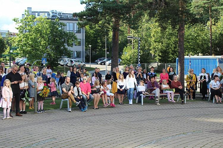 Kultūras ministrs apmeklē Ogres mūzikas un mākslas skolas jaunā mācību gada atklāšanas pasākumu