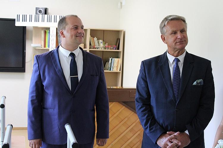 Kultūras ministrs apmeklē Ogres mūzikas un mākslas skolas jaunā mācību gada atklāšanas pasākumu