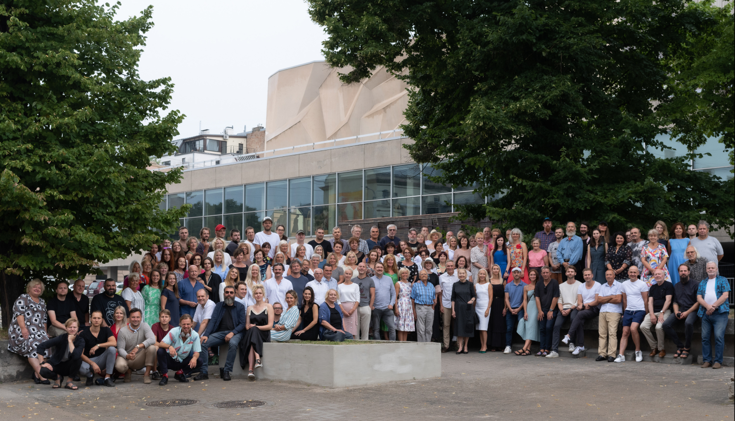 Dailes teātra kolektīvs sezonas atklāšanā, foto: Jānis Deinats.