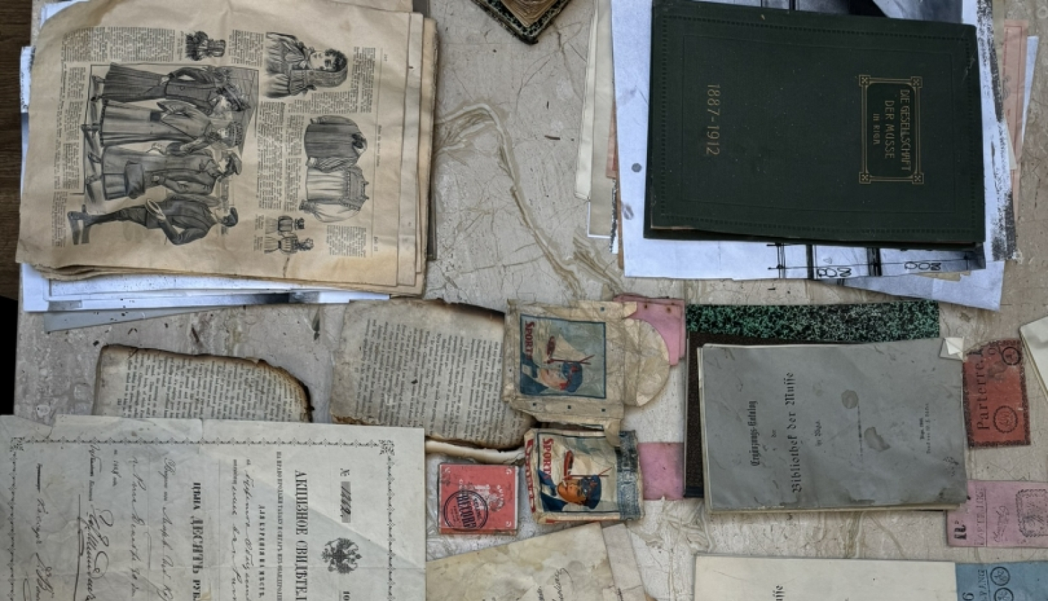 Seni materiāli, avīzes, dokumenti