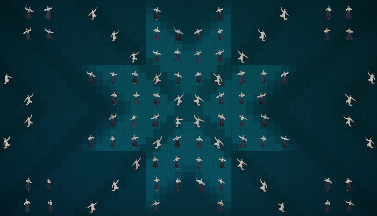 Fragments no multimediālas dejas izrādes “Latvju zīmēs rotāties”