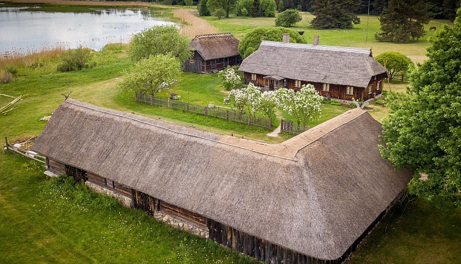 KM izsludina atklātu konkursu uz Latvijas Etnogrāfiskā brīvdabas muzeja direktora amatu