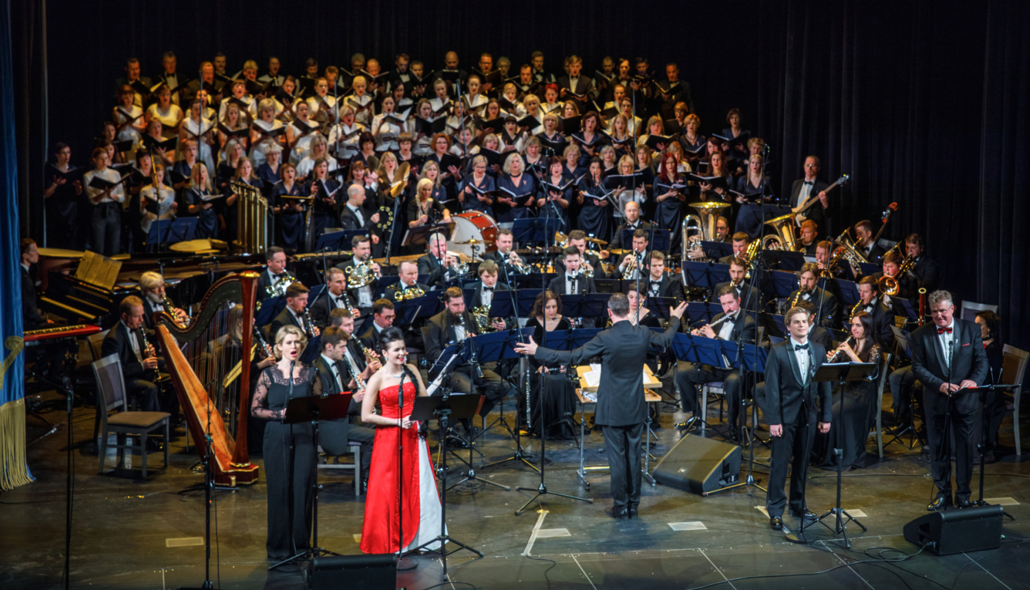 Orķestra “Rīga” koncertā “Tēvzemei un brīvībai” 2018. g. 18. novembrī - solistes Ieva Parša un Marlēna Keine, foto: F64