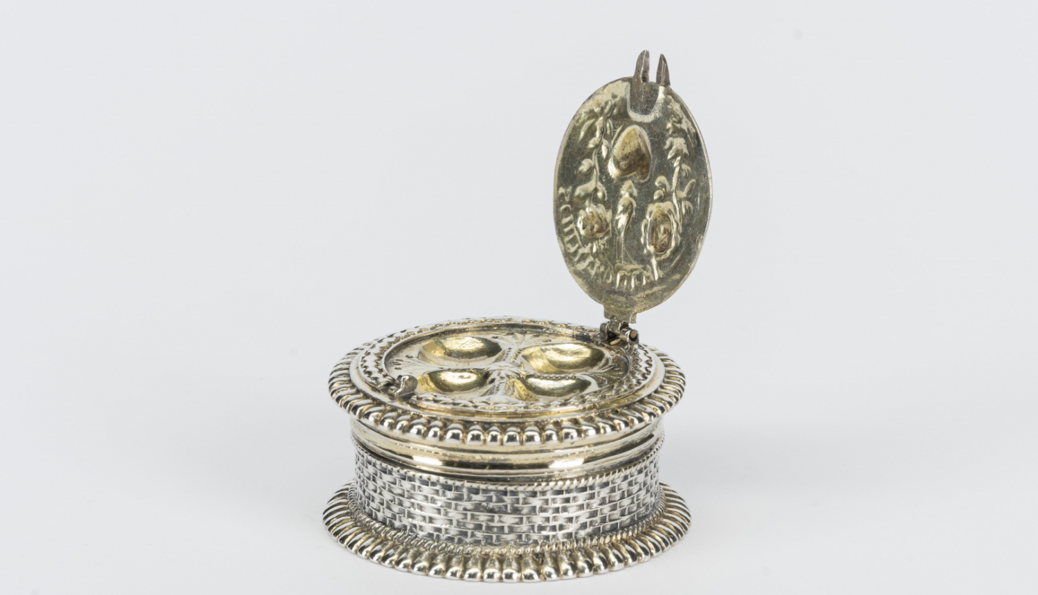 Senlaicīga kosmētikas kārbiņa