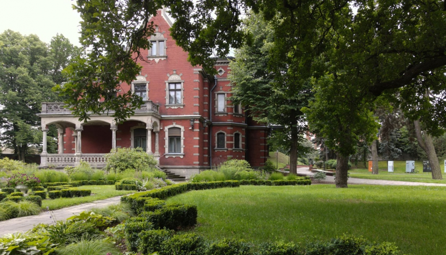 Dauderu nams un dārzs. Fotogrāfs Jānis Puķītis