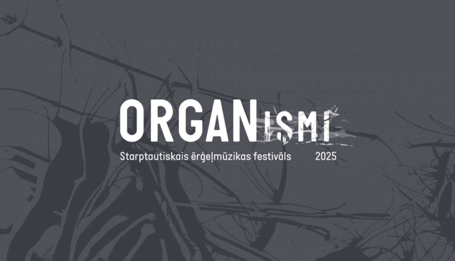 ORGANismi vizuālis. Uz pelēka fona ar tumšāk pelēku noformējumu pelēks teksts: "ORGANismi - Starptautiskais ērģelmūzikas festivāls 2025."