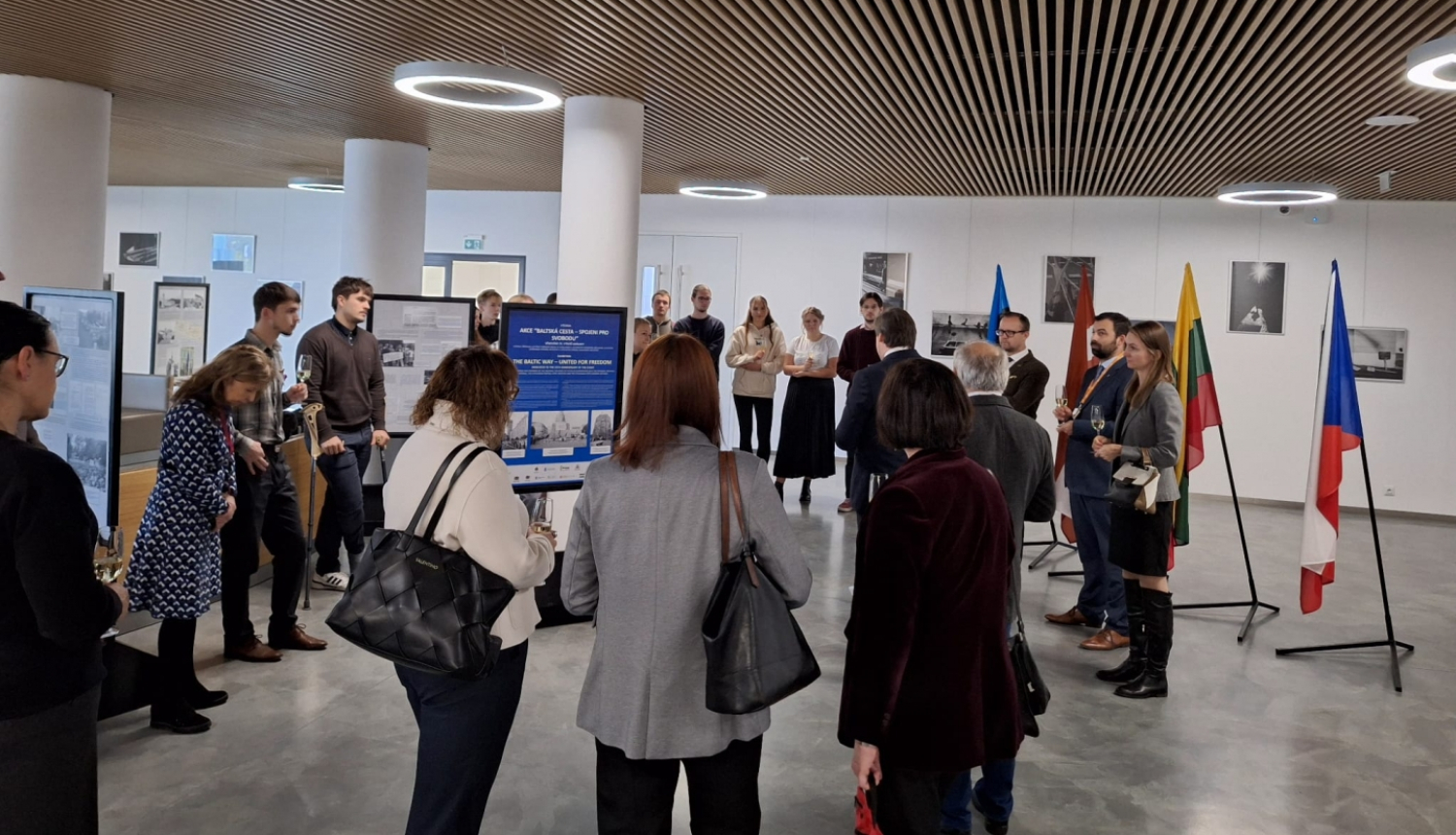 Izstāde “akcija “Baltijas ceļš” – vienoti brīvībai”” eksponēta Kārļa Universitātē Prāgā
