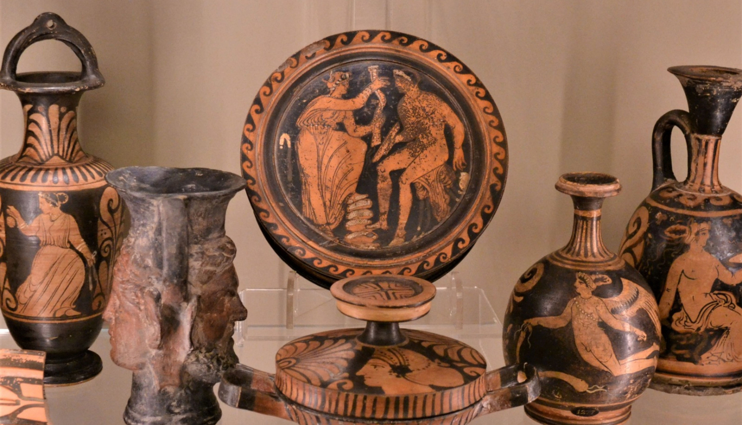 Sengrieķu keramikas trauki Latvijas Nacionālā mākslas muzeja kolekcijā