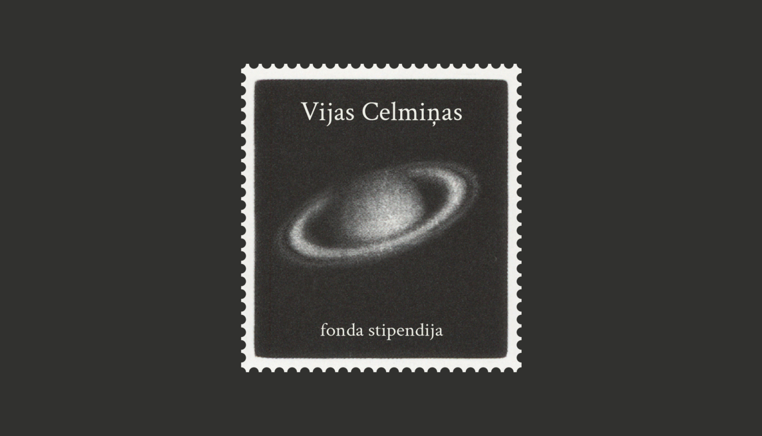 Vijas Celmiņas fonda stipendijas logo. 2025. Māksliniece: Sarmīte Māliņa Grafiskajai identitātei izmantota Vijas Celmiņas litogrāfija “Saturna markas” (1995)  no Latvijas Nacionālā mākslas muzeja kolekcijas