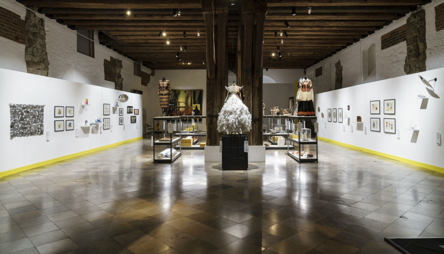 Izstāde “REDZĒTS – NEREDZĒTS – IZREDZĒTS”, veltīta Dekoratīvās mākslas un dizaina muzeja trīsdesmit gadiem. DMDM, 2019. Foto: Andrejs Strokins