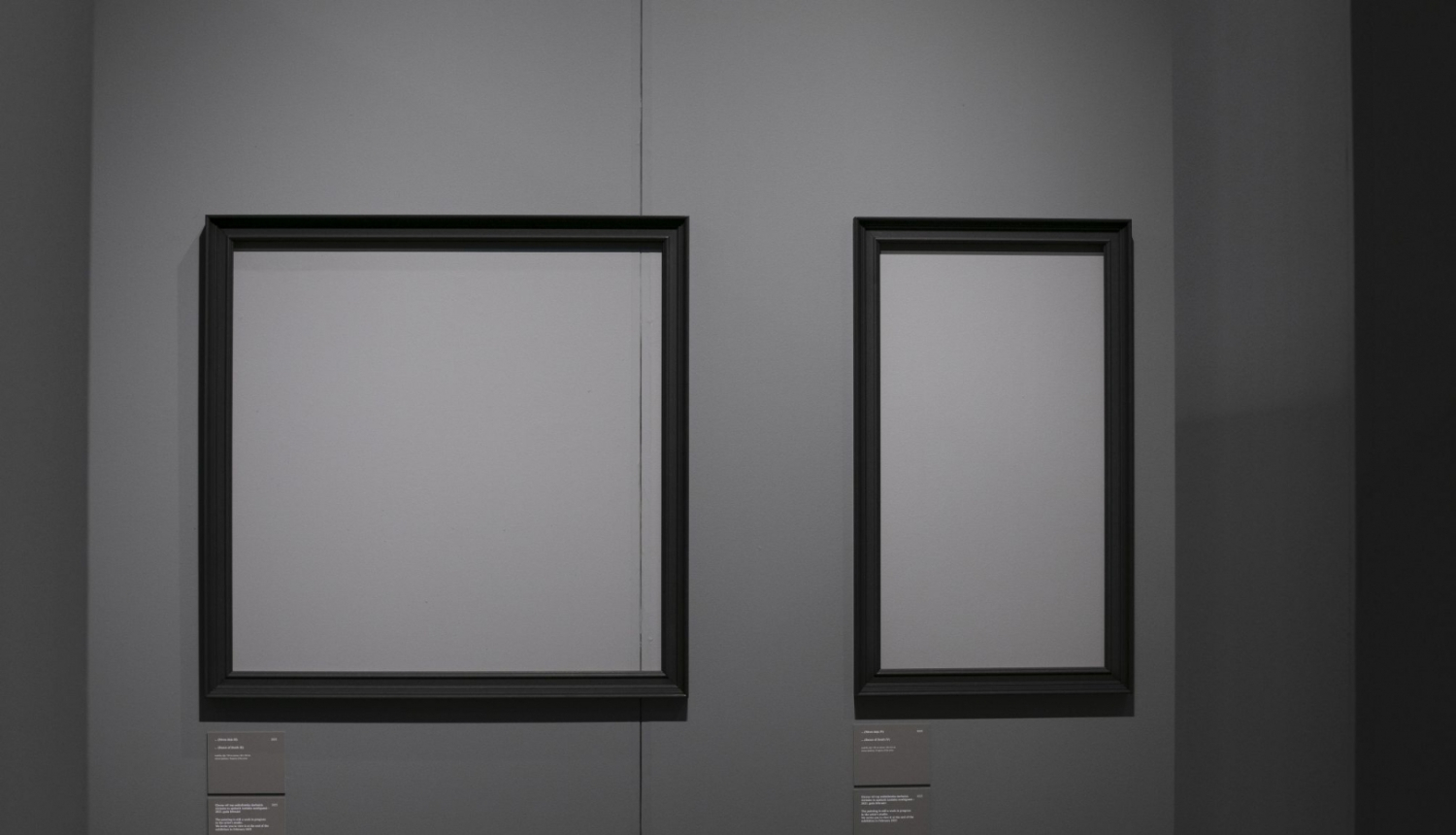 Gleznu rāmji pie sienas