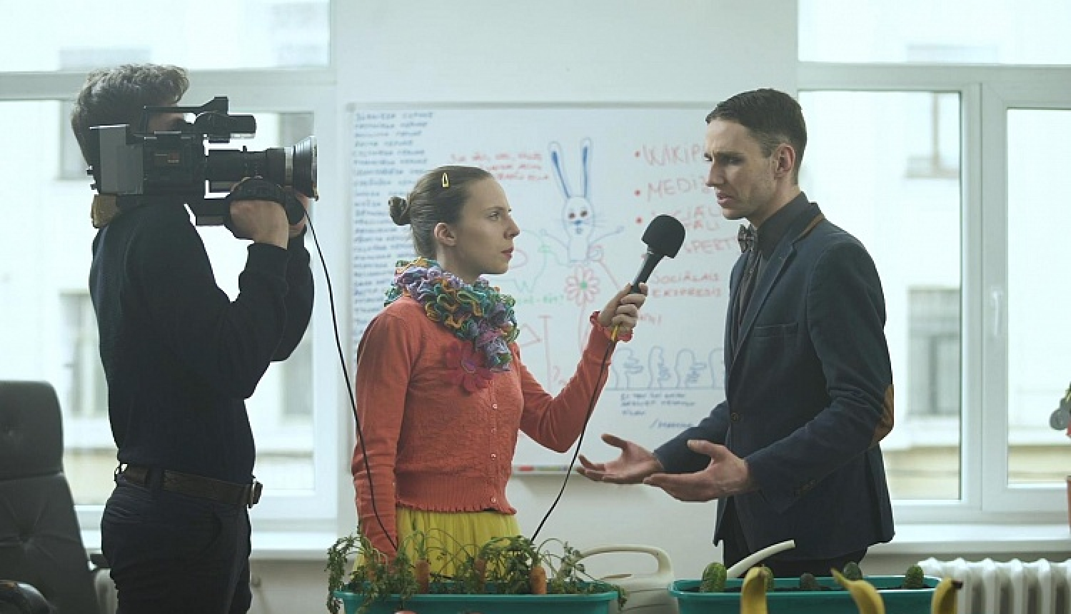 Pie skolēniem nonāk medijpratībā izglītojošs video „CAPS un CIET jeb Vilks manipulators”