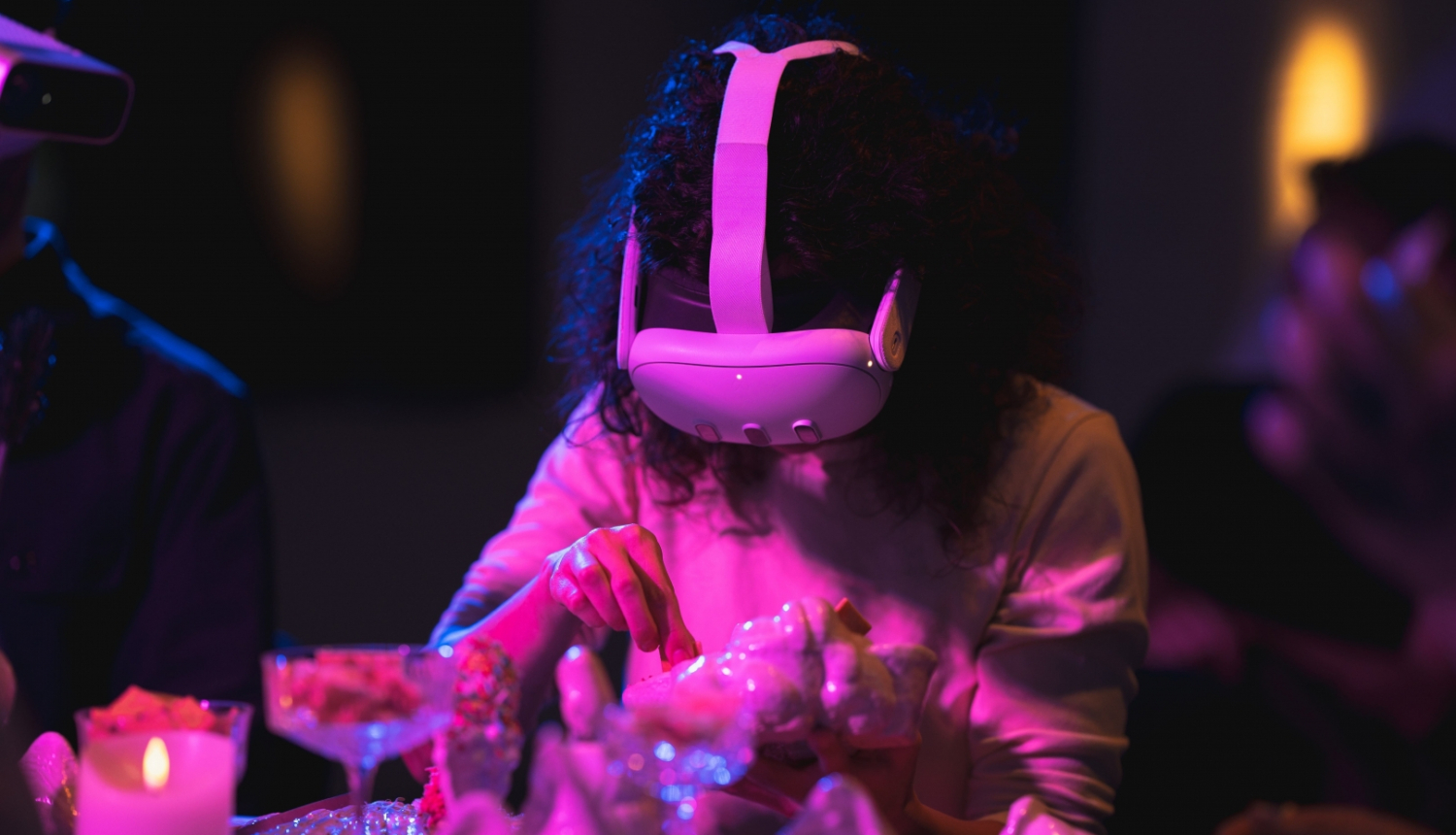 Me AndOther Me. "Laipni lūdzam!" (Be My Guest!), 2024. Performance IMPAKT Mediju mākslas centrā Utrehtā. Foto: KakaLee